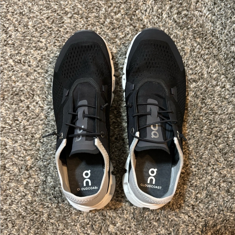 On Cloud Coast Sneakers